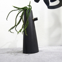 BOB Iron vase textured L black