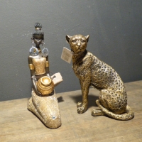 Afrikaanse vrouw glitter zittend